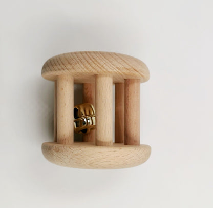 photo d'un jouet hochet cloche en bois  - coffret eveil en bois - Montijouet